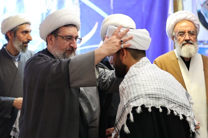 تصاویر/ آیین عمامه گذاری طلاب آذربایجان شرقی