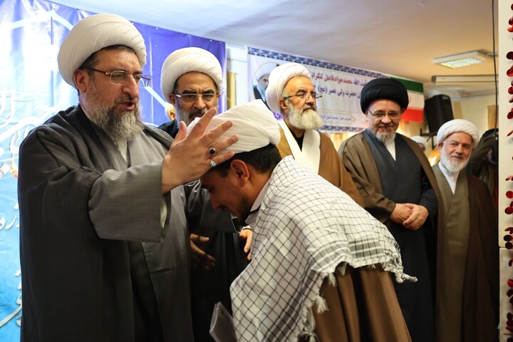 تصاویر/ آیین عمامه گذاری طلاب آذربایجان شرقی