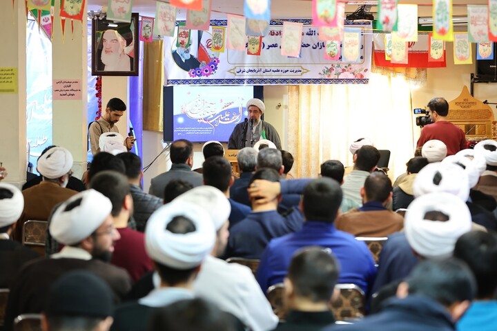 تصاویر/ آیین عمامه گذاری طلاب آذربایجان شرقی