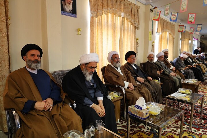 تصاویر/ آیین عمامه گذاری طلاب آذربایجان شرقی