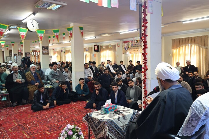 تصاویر/ آیین عمامه گذاری طلاب آذربایجان شرقی