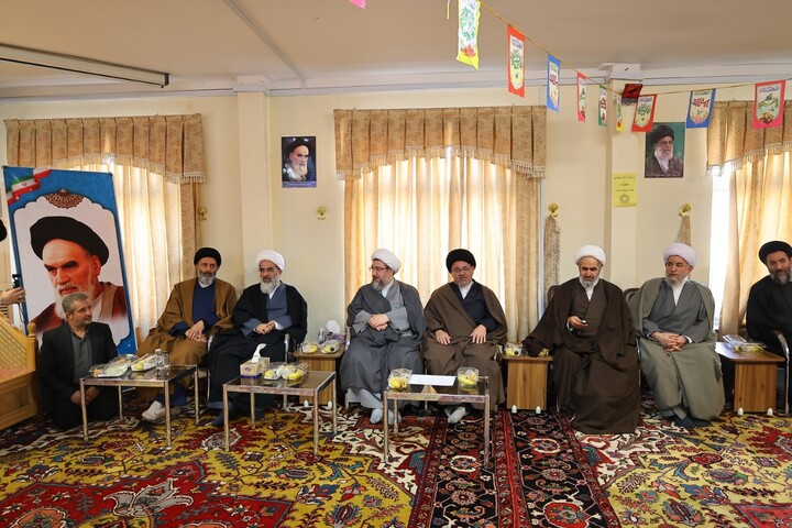 تصاویر/ آیین عمامه گذاری طلاب آذربایجان شرقی