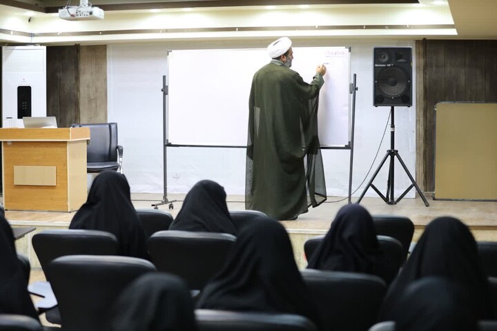 تصاویر/  برگزاری جلسه جدال روایت ها در جنگ ترکیبی