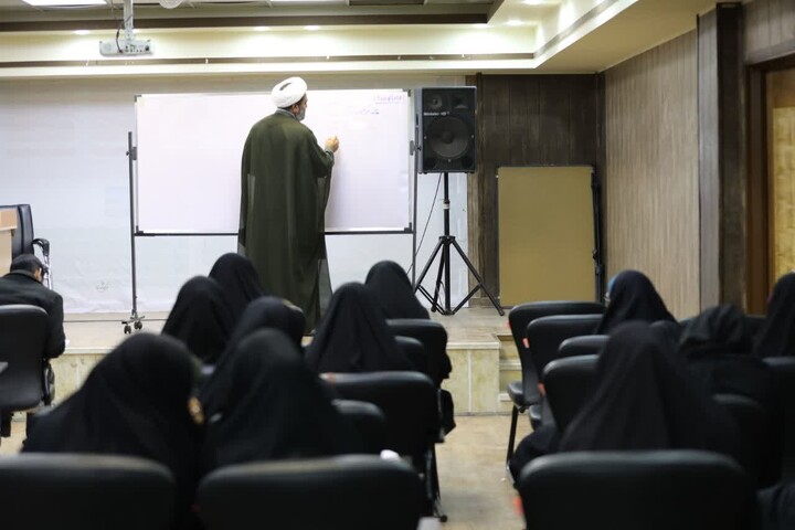 تصاویر/  برگزاری جلسه جدال روایت ها در جنگ ترکیبی