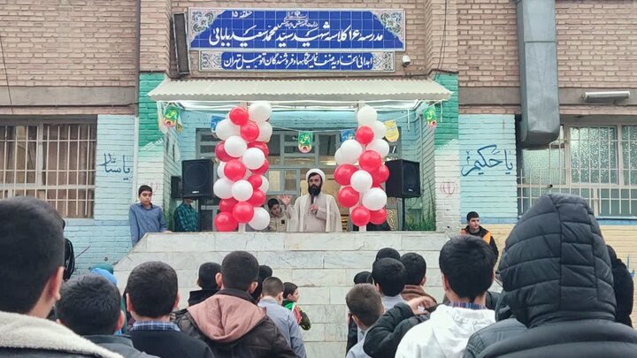 تصاویر/ برگزاری موکب پذیرایی نوجوانان آرمانی دبیرستان برتر شهید بابایی