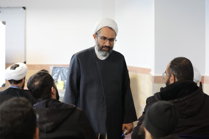 تصاویر/ دوره نقد جریان الحاد و پوچگرایی در حوزه علمیه استان یزد برگزار شد