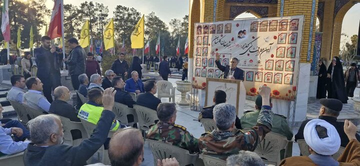 تصاویر/ عطر افشانی گلزار شهدای دارالسلام کاشان