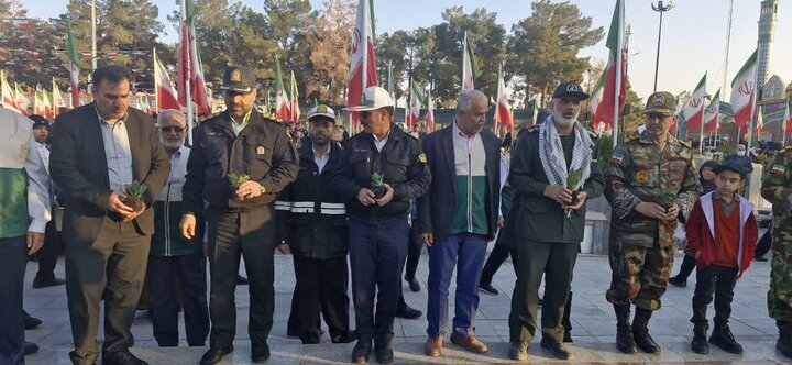 تصاویر/ عطر افشانی گلزار شهدای دارالسلام کاشان