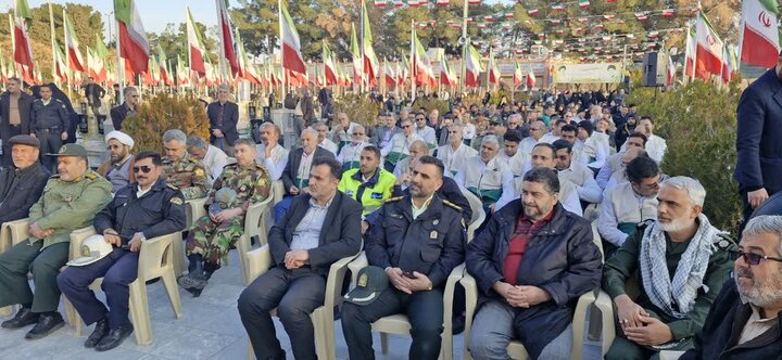 تصاویر/ عطر افشانی گلزار شهدای دارالسلام کاشان