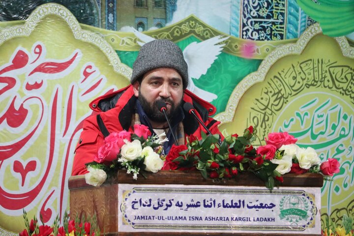 تصاویر/ ولادت باسعادت امام العصر والزمان (عج) کے مبارک موقع پر جمعیت العلماء اثنا عشریہ کرگل کے زیرِ اہتمام عظیم الشان جشنِ میلاد کی محفل منعقد