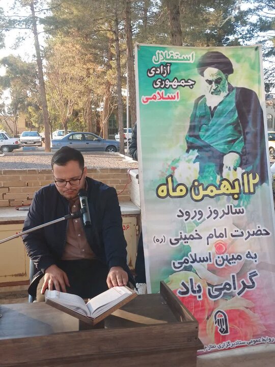 تصاویر/غبارروبی و عطر افشانی گلزار شهدای امامزاده محمد (ع) نوش آباد