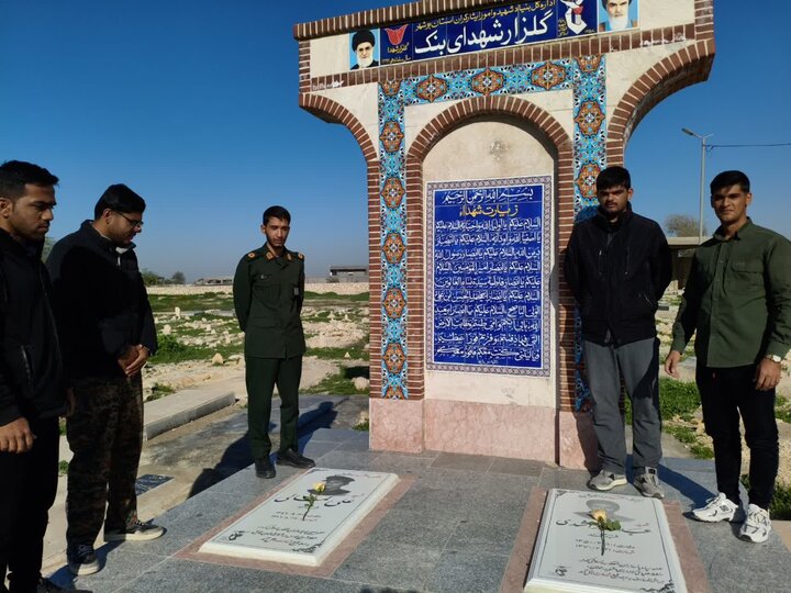 تصاویر/ غبارروبی قبور مطهر شهدا در بنک