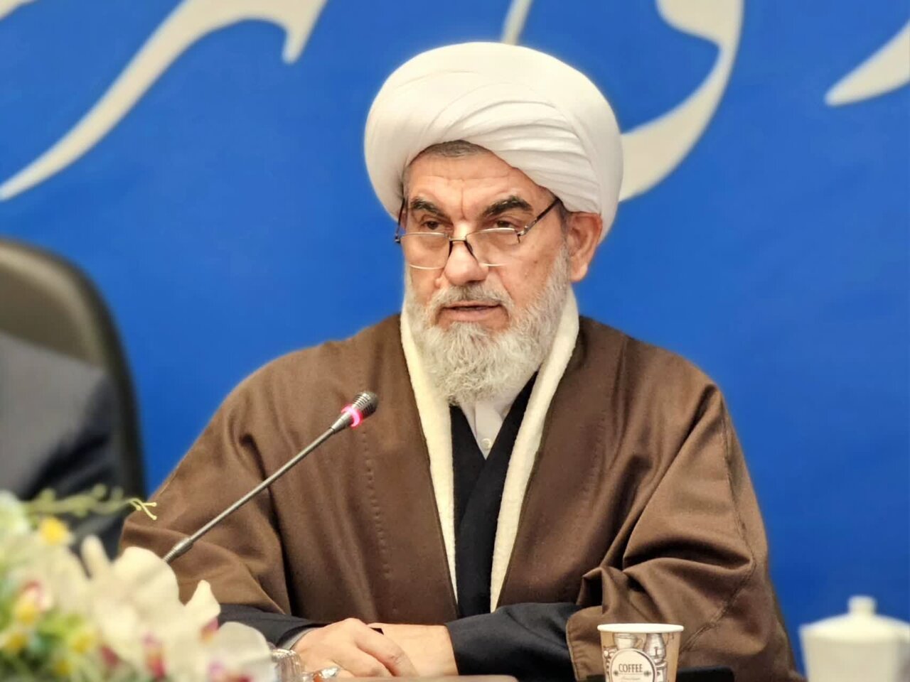 با حفظ وحدت کلمه و انسجام توطئه‌های دشمنان را خنثی کنیم