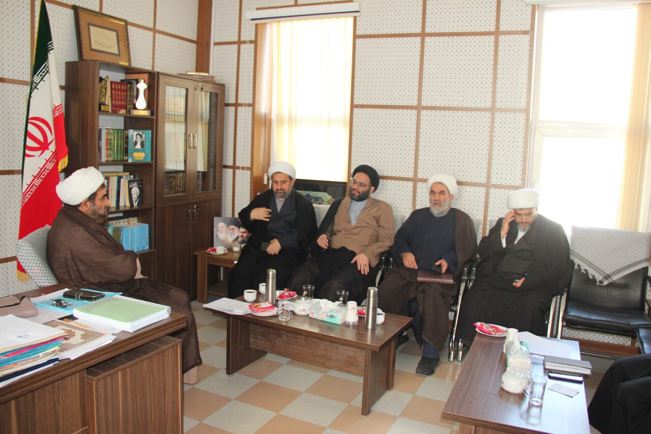 حوزه علمیه در موضوع تبلیغ میداندار است