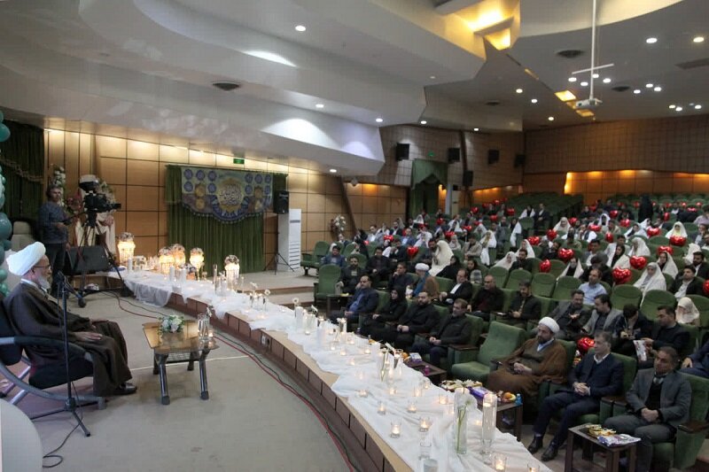 معیار سعادت، برقراری رابطه‌ای قلبی با نایب امام زمان(عج) است+ عکس