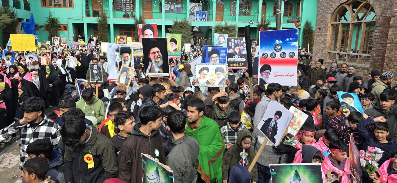 इमाम महदी (अ) के जन्म दिवस पर बडगाम कश्मीर में भव्य जशन: सैय्यद अली खामेनेई, आगा सैयद हसन के नेतृत्व में मुस्लिम उम्मा के लिए समझ, हिम्मत और एकता का संदेश