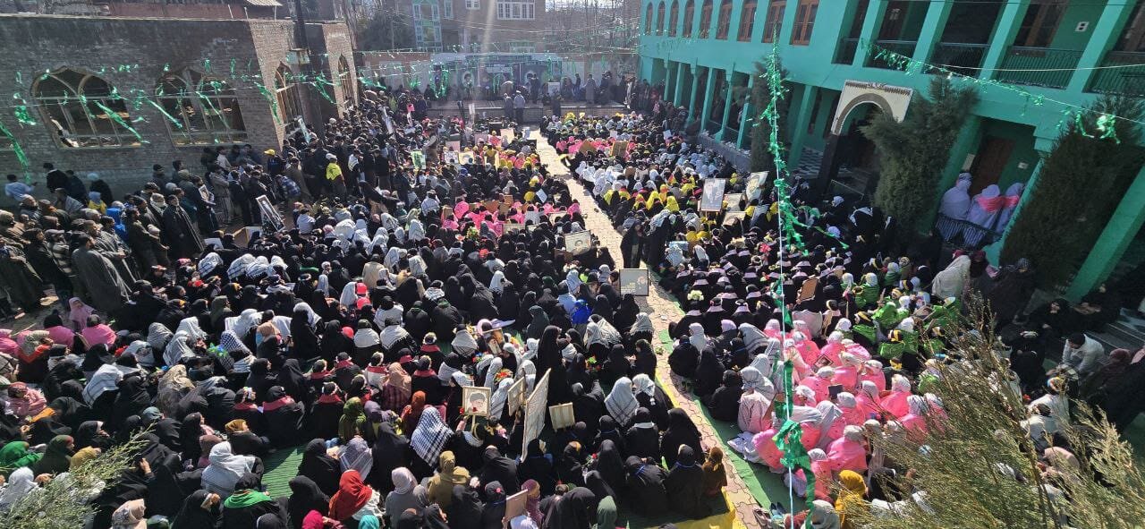 इमाम महदी (अ) के जन्म दिवस पर बडगाम कश्मीर में भव्य जशन: सैय्यद अली खामेनेई, आगा सैयद हसन के नेतृत्व में मुस्लिम उम्मा के लिए समझ, हिम्मत और एकता का संदेश