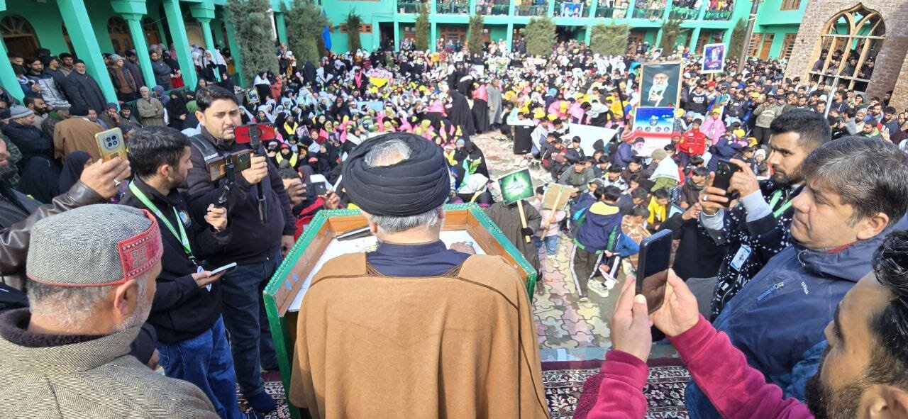 इमाम महदी (अ) के जन्म दिवस पर बडगाम कश्मीर में भव्य जशन: सैय्यद अली खामेनेई, आगा सैयद हसन के नेतृत्व में मुस्लिम उम्मा के लिए समझ, हिम्मत और एकता का संदेश