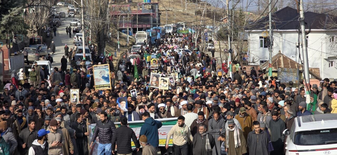 इमाम महदी (अ) के जन्म दिवस पर बडगाम कश्मीर में भव्य जशन: सैय्यद अली खामेनेई, आगा सैयद हसन के नेतृत्व में मुस्लिम उम्मा के लिए समझ, हिम्मत और एकता का संदेश
