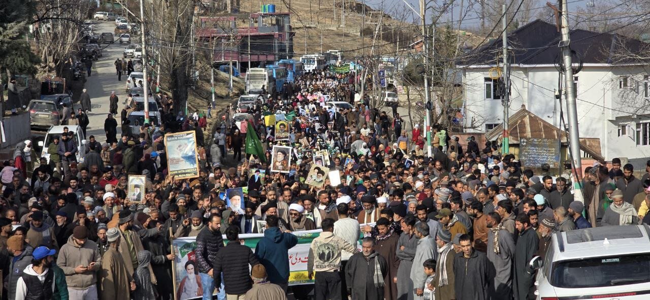 इमाम महदी (अ) के जन्म दिवस पर बडगाम कश्मीर में भव्य जशन: सैय्यद अली खामेनेई, आगा सैयद हसन के नेतृत्व में मुस्लिम उम्मा के लिए समझ, हिम्मत और एकता का संदेश