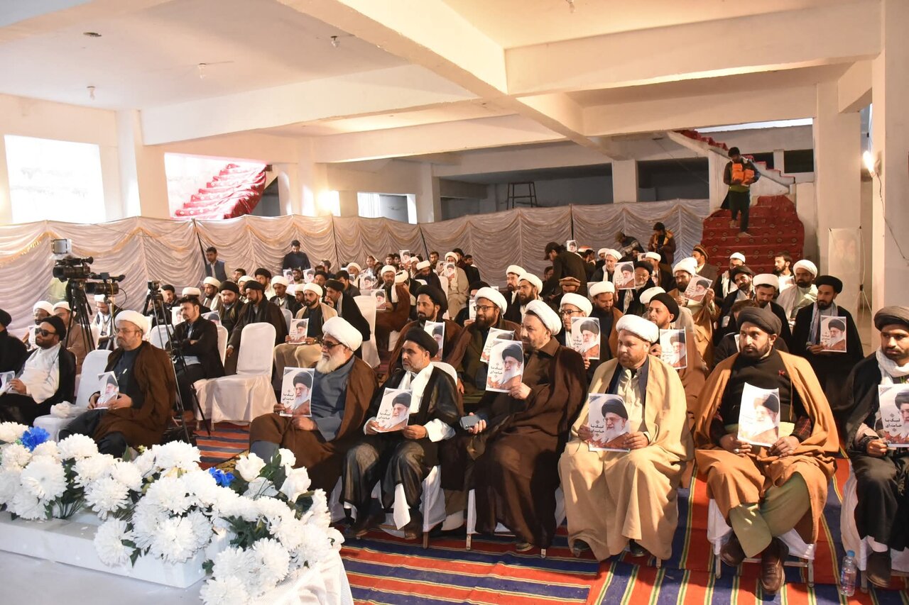 सैय्यद अली खामेनेई दबे-कुचले लोगों के लिए उम्मीद और मज़बूती की निशानी हैं/ मरजेईयत और विलायत फकीह की रक्षा करना सभी की ज़िम्मेदारी हैः मुक़र्रेरीन