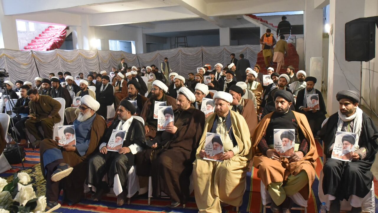 सैय्यद अली खामेनेई दबे-कुचले लोगों के लिए उम्मीद और मज़बूती की निशानी हैं/ मरजेईयत और विलायत फकीह की रक्षा करना सभी की ज़िम्मेदारी हैः मुक़र्रेरीन