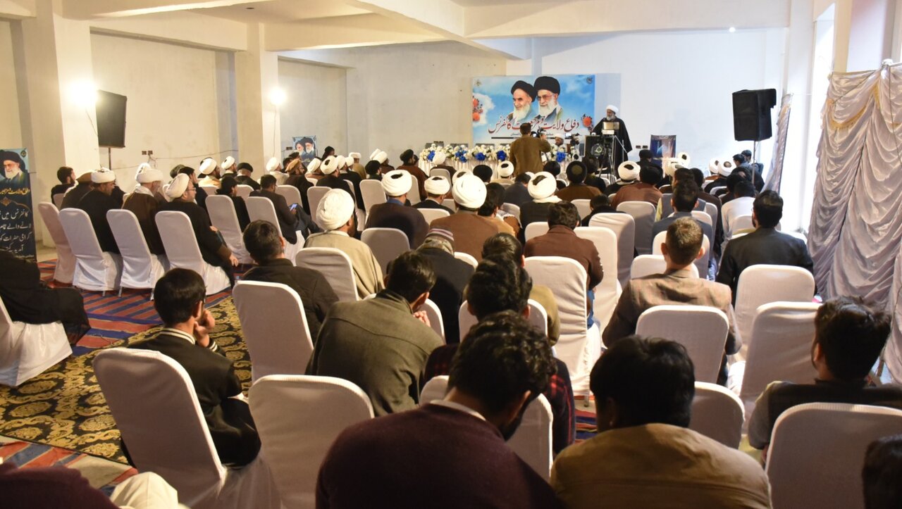 सैय्यद अली खामेनेई दबे-कुचले लोगों के लिए उम्मीद और मज़बूती की निशानी हैं/ मरजेईयत और विलायत फकीह की रक्षा करना सभी की ज़िम्मेदारी हैः मुक़र्रेरीन