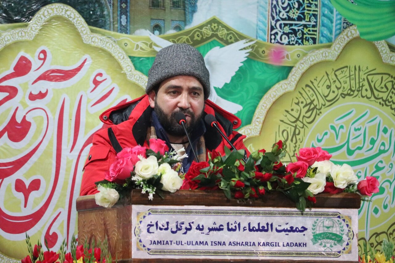 تصاویر/ ولادت باسعادت امام العصر والزمان (عج) کے مبارک موقع پر جمعیت العلماء اثنا عشریہ کرگل کے زیرِ اہتمام عظیم الشان جشنِ میلاد کی محفل منعقد