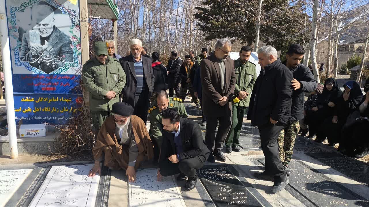 مراسم «مهمانی لالهها» و عطرافشانی گلزار شهدای روستای طامه نطنز برگزارشد+تصاویر