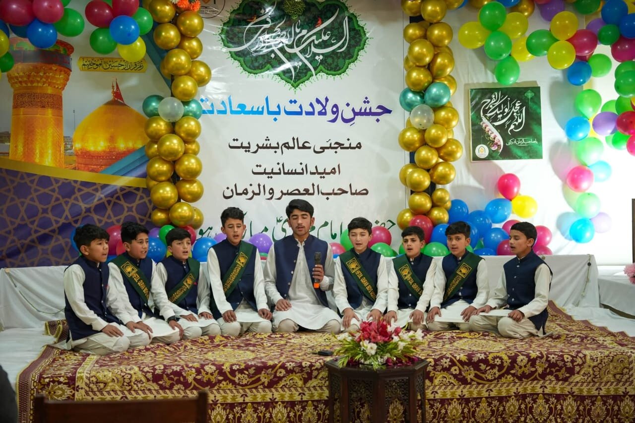 نمایش خلاقیت و تعهد دانش‌آموزان در جشن ولادت امام مهدی(عج) در وارث الانبیاء پاکستان