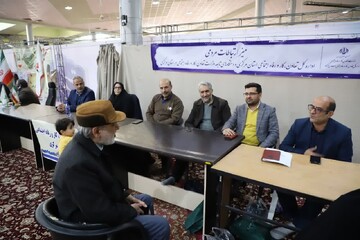 تصاویر/ برپایی میز خدمت و حضور مسئولان استانی در مصلی اراک