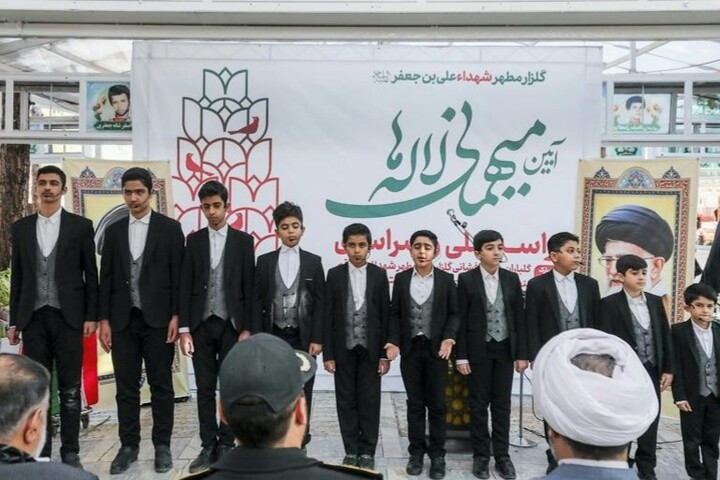 تصاویر/ آیین میهمانی لاله ها و مراسم گلباران و عطرافشانی مزار مطهر شهدای در قم