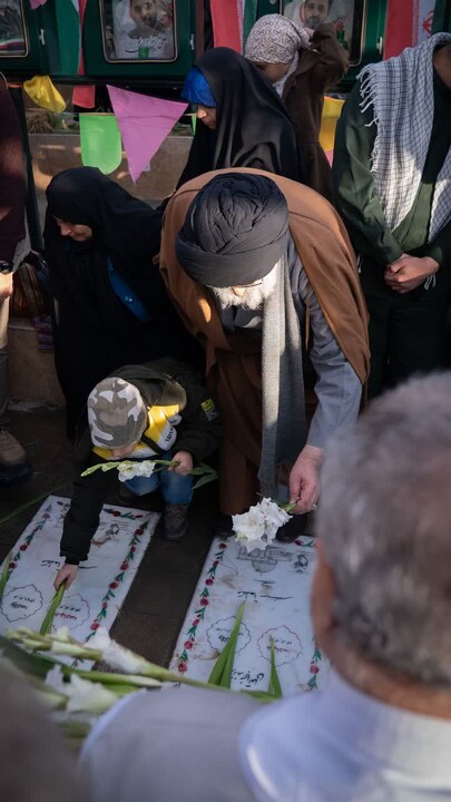 آیین میهمانی لاله‌ها، گلباران و عطرافشانی مزار شهدا امام زاده محمد کرج
