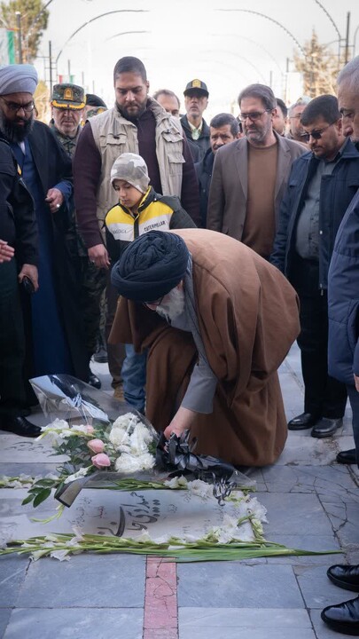 آیین میهمانی لاله‌ها، گلباران و عطرافشانی مزار شهدا امام زاده محمد کرج
