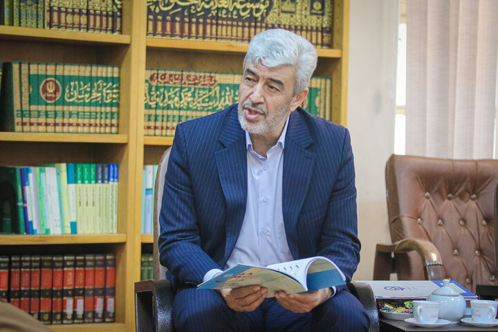 تصاویر/ دیدار رئیس دانشگاه فرهنگیان با آیت الله اعرافی