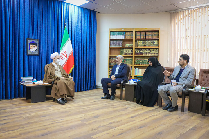 تصاویر/ دیدار رئیس دانشگاه فرهنگیان با آیت الله اعرافی
