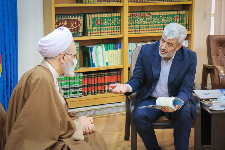 تصاویر/ دیدار رئیس دانشگاه فرهنگیان با آیت الله اعرافی