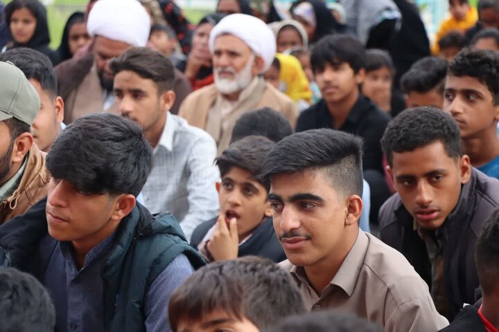 مراسم جشن میلاد حضرت ولی‌عصر(عج) با حضور طلاب و مردم در حوزه علمیه اهل‌بیت(ع) قلعه‌گنج