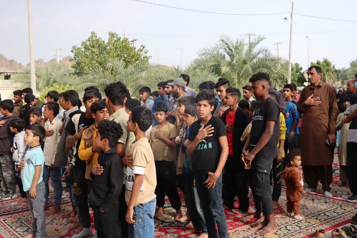 مراسم جشن میلاد حضرت ولی‌عصر(عج) با حضور طلاب و مردم در حوزه علمیه اهل‌بیت(ع) قلعه‌گنج