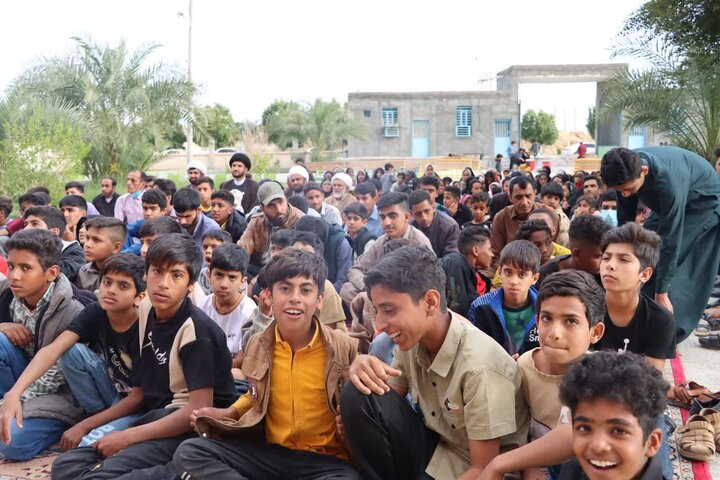 مراسم جشن میلاد حضرت ولی‌عصر(عج) با حضور طلاب و مردم در حوزه علمیه اهل‌بیت(ع) قلعه‌گنج