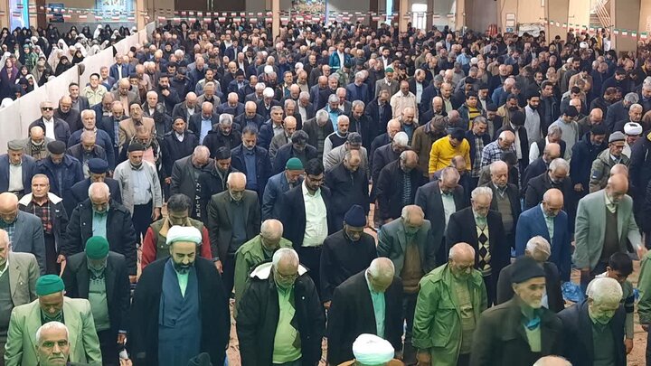 تصاویر/اقامه نماز عبادی سیاسی جمعه در خمین