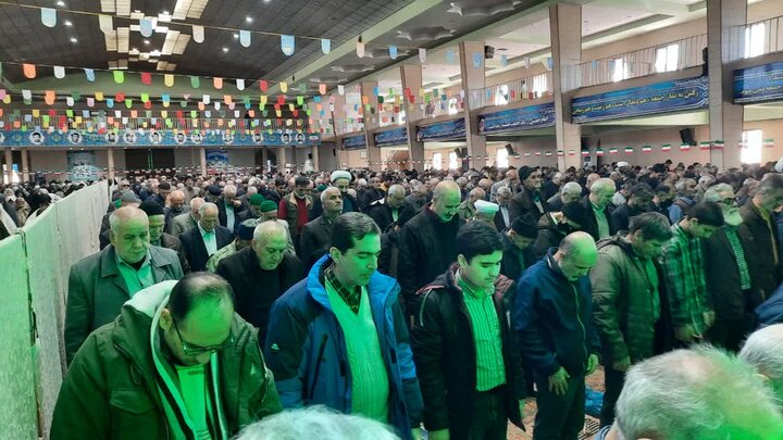 تصاویر/اقامه نماز عبادی سیاسی جمعه در خمین