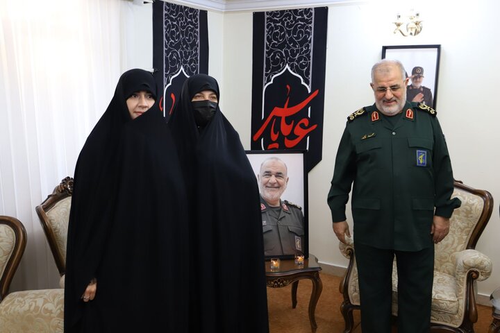 تصاویر/ اعطای درجه سپهبدی شهید حسین سلامی به خانواده وی