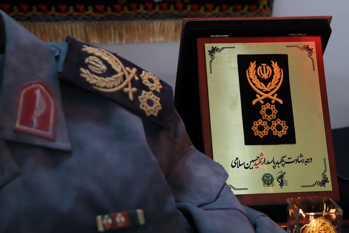 تصاویر/ اعطای درجه سپهبدی شهید حسین سلامی به خانواده وی