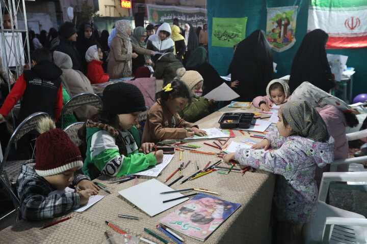 تصاویر/ برگزاری جشنواره ابربازی ها در پنجمین  پیاده راه ولیعصر امامشهر