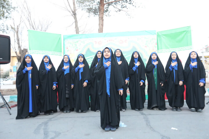 تصاویر/ برگزاری جشنواره ابربازی ها در پنجمین  پیاده راه ولیعصر امامشهر