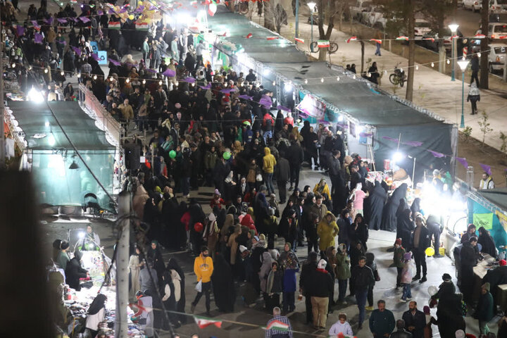 تصاویر/ برگزاری جشنواره ابربازی ها در پنجمین  پیاده راه ولیعصر امامشهر