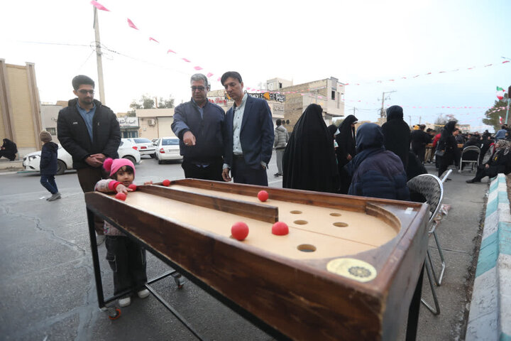 تصاویر/ برگزاری جشنواره ابربازی ها در پنجمین  پیاده راه ولیعصر امامشهر