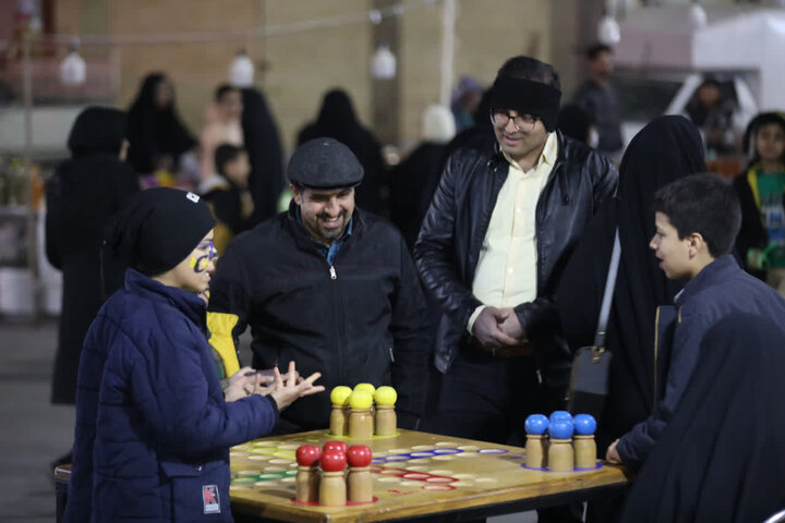 تصاویر/ برگزاری جشنواره ابربازی ها در پنجمین  پیاده راه ولیعصر امامشهر