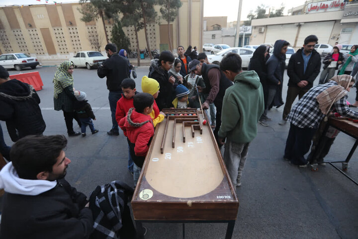 تصاویر/ برگزاری جشنواره ابربازی ها در پنجمین  پیاده راه ولیعصر امامشهر